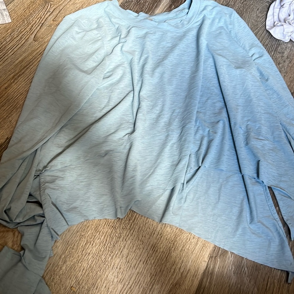 Women’s athletic crop top